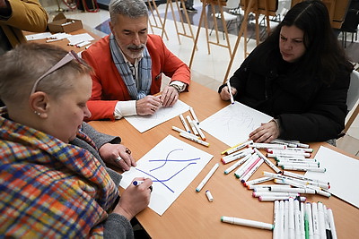 Выставку картин паралимпийцев представили в ходе проекта \"Другая глубина\" в Минске