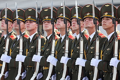 Глава МИД Алжира возложил венок к монументу Победы в Минске