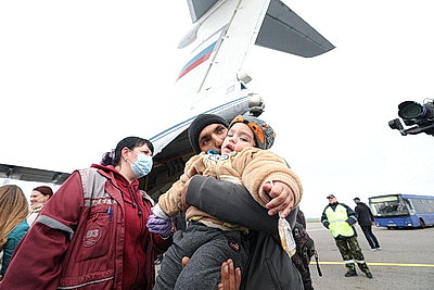 Три самолета с жителями Алешек прибыли в Беларусь