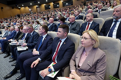 В съезде партии \"Белая Русь\" участвуют около 600 делегатов со всей страны