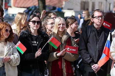 \"Строить будущее вместе\". Студенты Беларуси и России приняли участие в высадке Дерева дружбы в Минске