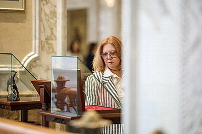 Для научных сотрудников НАН и представителей БГЭУ провели экскурсию во Дворце Независимости