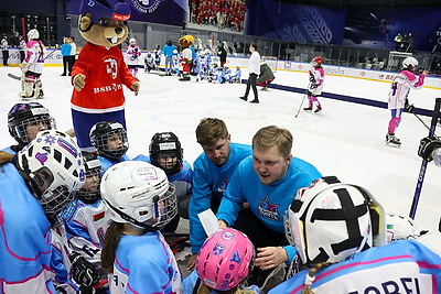 В хоккей играют не только мужчины. Всемирный женский хоккейный матч прошел в Минске
