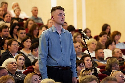 Сохранить настоящее и почаще задумываться, что ждет в будущем. Какие темы звучали на встрече Жука с кобринчанами