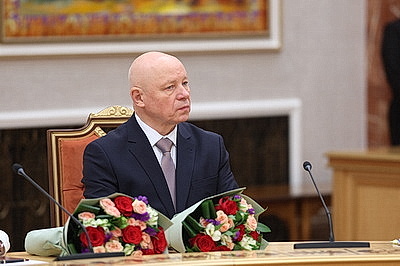 Лукашенко вручил дипломы доктора наук и аттестаты профессора