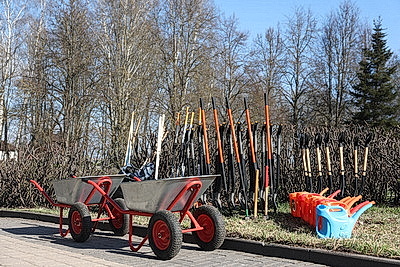 Республиканский субботник: председатель и члены Совета Республики трудились на благоустройстве мемориала