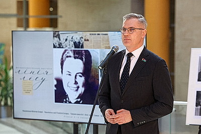 Выставка к 100-летию белорусского государственного деятеля Нины Снежковой открылась в НББ