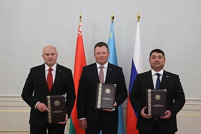 Руководители МЧС Беларуси, России и Казахстана обсудили в Несвиже развитие системы мониторинга пожаров