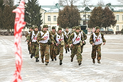 Уровень физподготовки проверяют у военнослужащих 11-й мехбригады