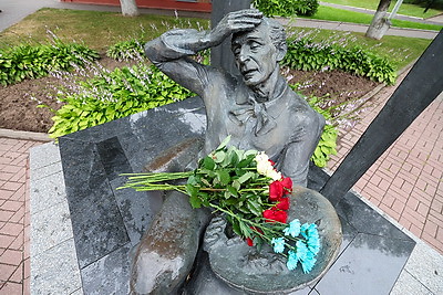 Любимые розы художника и арт-вечеринка. В Витебске отметили 139-летие со дня рождения Шагала