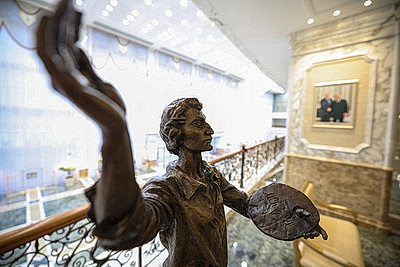 Для научных сотрудников НАН и представителей БГЭУ провели экскурсию во Дворце Независимости