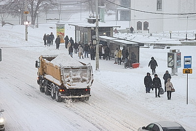 В Минске более 180 единиц техники и свыше 1,5 тысячи человек ликвидируют последствия снегопада