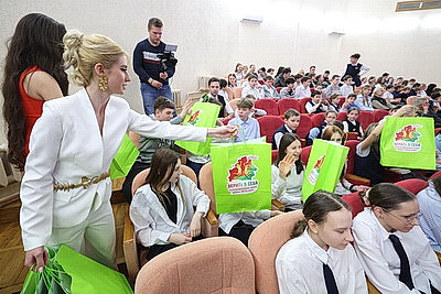 Песни и улыбки для детей и пожилых по всей стране. В Минске проходит акция \"Верить в себя\"