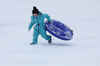 Любители активного отдыха провели праздничные выходные на снежных склонах