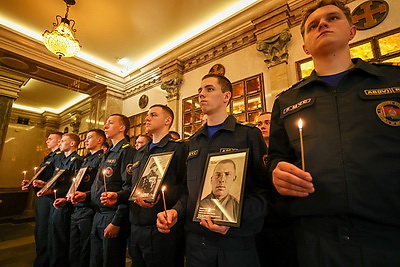 В крипту Всехсвятского храма заложили капсулы с землей и водой с мест гибели белорусов