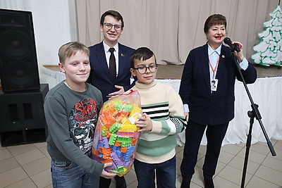 Около 3 тыс. человек в Витебской области получили помощь в рамках акции \"Елка желаний\"