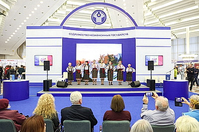 Фольклорные танцы и книги о подвигах. Презентация Армении и Молдовы прошла на Минской книжной выставке-ярмарке