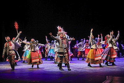 Новую театрализованную программу \"Масленка\" представил хореографический ансамбль \"Хорошки\"