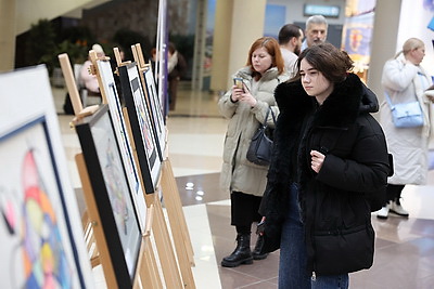 Выставку картин паралимпийцев представили в ходе проекта \"Другая глубина\" в Минске