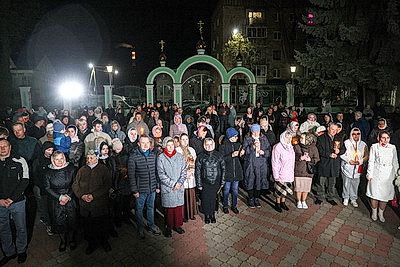 Православные верующие отмечают Пасху