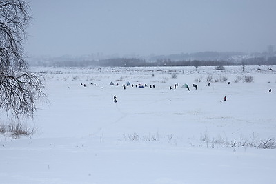 Клевое место! Зимняя рыбалка на Фатинском заливе в Могилеве