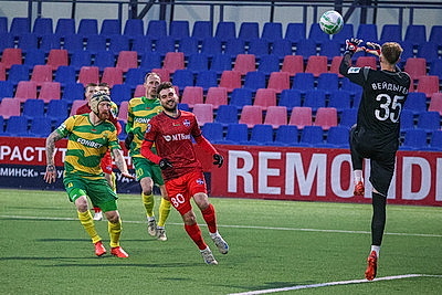\"Неман\" вышел в лидеры футбольного чемпионата Беларуси