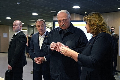 Лукашенко посетил один из ресторанов сети \"Мак.бай\"