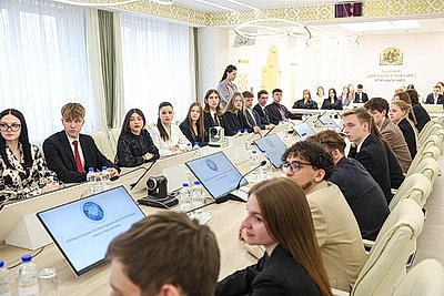 \"Нам есть чему учиться\". Председатель ЦИК Кыргызстана о работе с населением в Беларуси