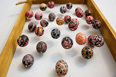 В музее Якуба Коласа представили искусство росписи яиц