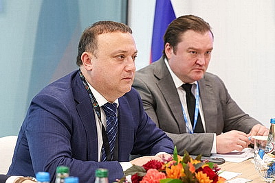 Главная тема - промышленное сотрудничество. Каранкевич встретился с руководителями делегаций регионов РФ