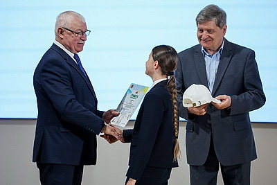 \"Нам мир завещано беречь\". В Минске подвели итоги конкурса детских рисунков