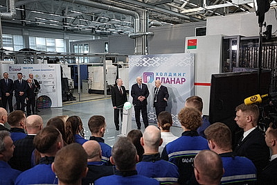 Лукашенко в Минске дал старт работе уникального производства в сфере микроэлектроники