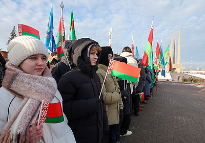 Праздник мужества и верности долгу: в регионах Беларуси 23 февраля прошли торжественные митинги