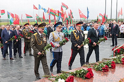На Кургане Славы проходит областной праздник ко Дню Победы
