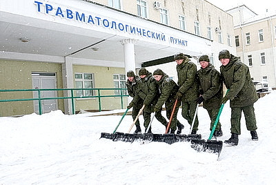 Последствия снегопада устраняют в городах Беларуси
