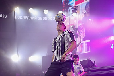 Шоу-круиз \"По волнам Минского моря\". \"Последний звонок\" для выпускников столицы прошел в \"Минск-Арене\"