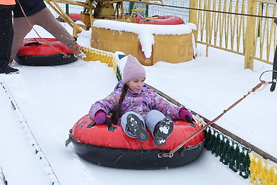 Любители активного отдыха провели праздничные выходные на снежных склонах