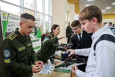 Около 600 ребят собрала в Могилеве военно-патриотическая акция \"Готовы Родине служить!\"