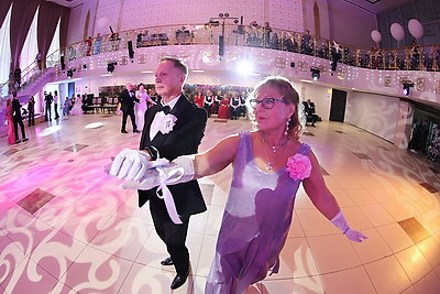 \"Рождественская симфония\". Бал для пожилых людей прошел в Могилеве