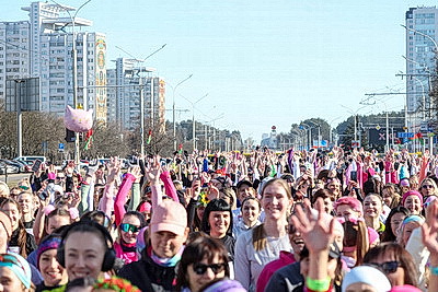 \"Заряд эндорфинами и цветы на финише\". \"Красивый забег\" прошел в Минске