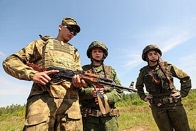 Танк над головой и первый выстрел: как проходит конкурс военно-патриотических клубов ВС