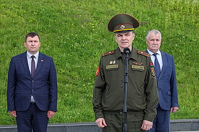 Капсулу с посланием от ветеранов ВОВ передали потомкам на Кургане Славы