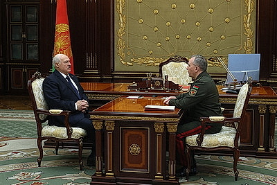 Лукашенко принял с докладом министра обороны