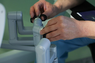 Роботический комплекс для операций запустили в МНПЦ хирургии, трансплантологии и гематологии