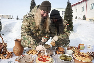 Домашние блины, конкурсы и приятные сюрпризы. В воинской части в Могилеве встретили Масленицу
