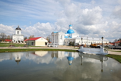 Молодой лес, обновленные улицы, цветники: Жировичи всем миром вышли на субботник