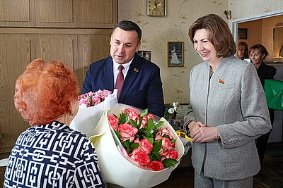Кочанова поздравила ветерана ВОВ Ядвигу Еробкину с 101-летием