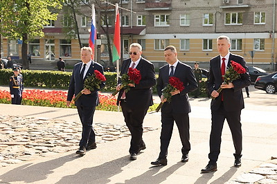Участники заседания Группы высокого уровня Совмина СГ возложили цветы к Могиле Неизвестного Солдата