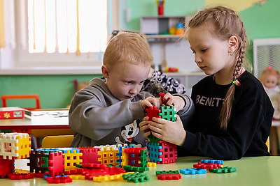 \"Хочется всем показать, как мы живем\". Как Новые Самотевичи развиваются спустя 40 лет после ЧАЭС