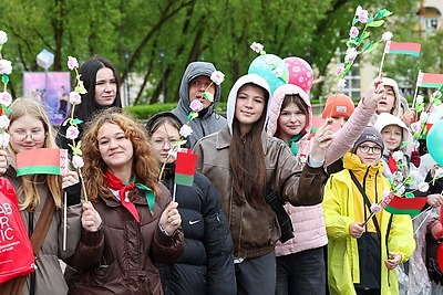 Праздничный Витебск. Жители и гости города празднуют День Победы